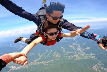 苏州澄湖跳伞基地一日游【高空跳伞体验+空中酷炫拍摄】【[刺激体验]高空自由落体，俯瞰震撼美景；】