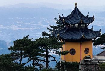 安徽池州包车一天游10小时/快速打卡九华山+肉身宝殿+化城寺【九华云海一日览，翠峰古寺入画来。含专业导游服务】