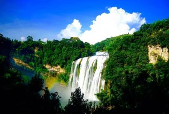 黄果树瀑布 & 天龙屯堡深度探秘自然与人文一日游·上门接送【[指定区域]酒店上门接送，本地老司机熟门熟路避管制，直达景区入口位置，省心省事，畅玩无忧。】