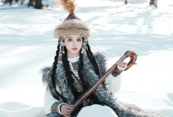 新疆伊犁那拉提草原小车1日游【感受立体草原之美】【[核心优势]伊犁本地老牌子旅行社∣本社自发∣2-6人纯玩小团∣市区免费接送∣往返高速∣出行无忧；】