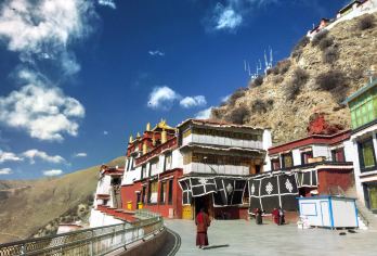 拉萨起止 直贡梯寺天葬探秘一日游【市区范围内酒店上门接】