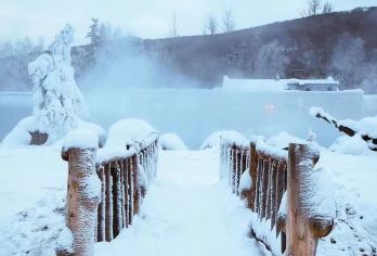 【星空极光号】阿拉斯加珍娜温泉泡汤半日游 含门票+酒店接送【满6人使用极地特制星空极光号，全车加热+可调节座椅，270°环景玻璃增加透明观光体验】