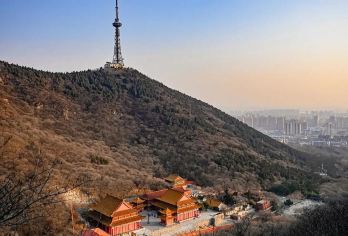 安徽淮北隋唐运河古镇+濉溪古城+南湖湿地公园一日游可英文服务【隋唐古镇梦回漕运盛世，濉溪古城夜赏非遗灯火，南湖湿地观鸟，相山森林沐氧。】