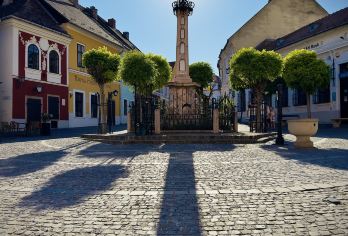 匈牙利布达佩斯圣安德烈+维谢格拉德高堡【周边优选包车游】【服务时间：本产品为中文司机专车出行，服务时长为10小时，包括往返接送、景点参观及用餐时间；】