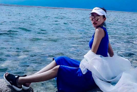 新疆博乐+赛里木湖一日游【看日出+赠送无人机航拍+上门接送】【升级景区直通 / 自驾 360° 环湖，景点直达不折腾！1人起发说走就走，随手拍都能刷爆朋友圈！】