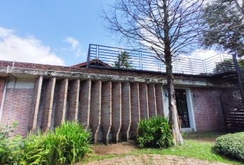 中国台北阳明山美军宿舍群半日【直达接驳（2人成行）】【不用事前做功课，仅需前往指定地点上下车，轻松前往阳明山探访当时的驻台美军宿舍群 搭配特制手绘小地图，亲自探访既存的美军宿舍群园区，一秒闪现美国小镇 接驳车往返台北市区闹区，结束后前往士林夜市或是西门町都很方便】