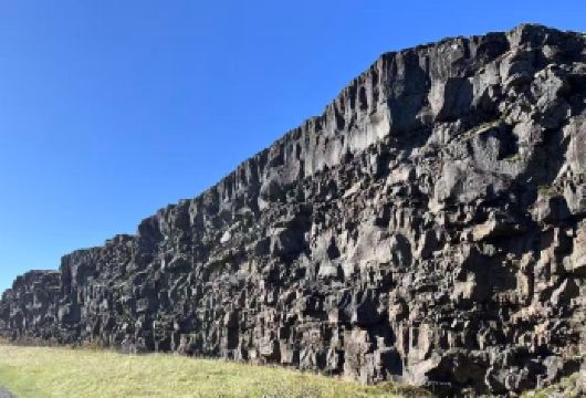 冰岛国家的摇篮-黄金圈包车游：瀑布+间歇泉+国家公园+火山口【无需为交通烦恼，舒适专车全程接送，行程灵活自由，随心掌控游览节奏，沉浸式感受冰岛风情。】