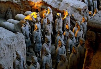 西安兵马俑+丽山园+陶俑制作一日游【8人小团丨中/英文导游】【[多语小团服务]2—8人小团、一单一团中/英多语言导游，配无线耳麦，深度解读兵马俑与丽山园秦代文明。】