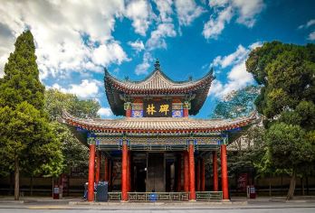 西安碑林博物馆+非遗拓片体验+城墙+大唐女皇演出一日游【[非遗体验·匠心传承] 亲手参与传统拓片制作，在非遗老师指导下，用宣纸与墨香复刻碑刻文字。】