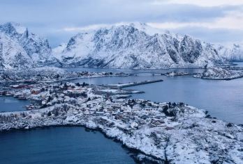 挪威斯沃尔维尔-罗弗敦群岛-红房子雷讷-可拼小团/包车-精选【专属客服和本地中文司机，一家一团包车】