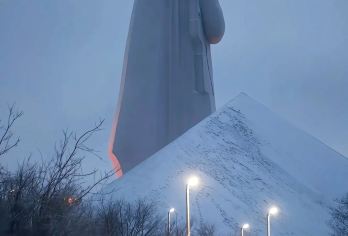 俄罗斯摩尔曼斯克市区网红景点-可莫斯科/圣彼得堡-包车-精选【专属客服和本地中文司机，一家一团包车】