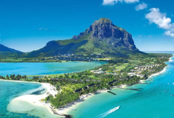 毛里求斯南部包车一日游--鹿洞火山口/圣水湖/蓝湾【蓝湾--海洋生物保护区，以清澈海水、细腻沙滩和丰富珊瑚礁闻名，是浮潜和玻璃底船观光】