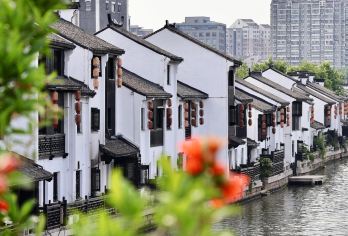 无锡鼋头渚+蠡园+三国水浒景区+清明桥古运河一日游可英文服务【提供多语种服务、全程专车接送、热门景点门票代订一站式旅行服务】