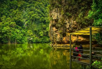 【吉隆坡出发】怡保・二奶巷・新街场壁画・山洞 复古美拍一日游【味觉漫游：二奶巷解锁南洋老街味，尝现烤沙爹、香滑豆腐花、炭烤面包等地道小吃；】