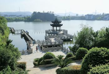 苏州外语导游英文英语，俄语，葡萄牙语等多语种导游，线路可定制【此产品仅提供导游陪同+讲解服务。行程可根据您的意愿定制行程，可咨询人工客服】