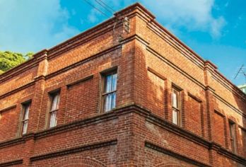 舊城風華足跡微旅行一日遊【八角紅樓、湖口老街、味衛佳柿餅觀光農場、鄧南光影像紀念館、富興茶廠】