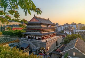 城墙骑行+回民街乘Tuktukt探觅美食+大雁塔（乘网约车）【Eat like a local.回民街坐Tuktuk深度探觅美食】