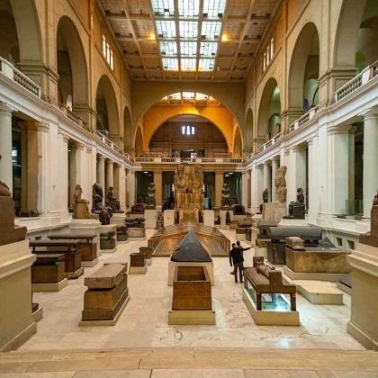 经典开罗之旅：从塞得港出发游览开罗、金字塔、狮身人面像和解放广场