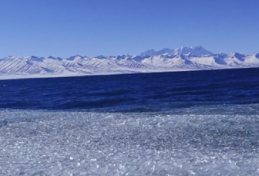 西藏拉萨纳木措一日游【特享冬游特惠出行8/14人 含观光车】【本土旅行社：从业10年老店铺无中间商 多年专线老司机讲解陪伴服务更放心】