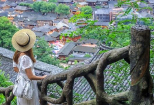 贵州荔波小七孔景区+西江千户苗寨一日游【纯玩&2+1保姆车】【纯玩无购物，保证游览时间，拒绝走马观花，深度体验游，不管您是观夜景还是旅拍都有足够的时间】