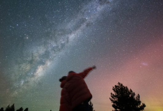 新西兰蒂卡波变色龙观星之旅【中/英文可选丨小团体验】【顶级观星环境:坐拥零光污染的顶级观星环境，夜幕下银河清晰铺展，抬眼即可尽赏南十字星等星空】