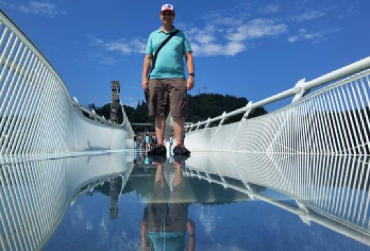 张家界：国家森林公园（阿凡达山）及玻璃桥一日私人游【尽情欣赏张家界国家森林公园令人叹为观止的美景 一天内游览两个主要地点 享受玻璃桥带来的挑战吧！】