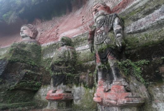 成都出发：乐山大佛+黄龙溪包车一日游（船游大佛·古镇逛吃）【古代石刻弥勒佛坐像·悠闲的川西水乡古镇·感受四川的宏伟与闲适。】