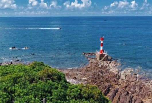 流下村+冠头岭+海枯石烂+银滩一日游（中文导游+独立成团）【串联小众文艺村落与原生态礁石景观，海枯石烂打卡浪漫地标，避开人流享静谧。】