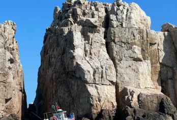 陵水双帆石 专业海钓 鱼探设备 全程导钓 钓鱼艇 热水淋浴【专业教练团队、海钓路线：富力湾游艇会至双帆石岛海域】