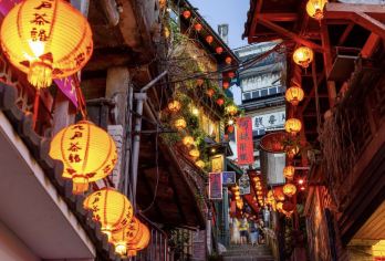 拼团一日游：野柳地质公园+九份老街+十分老街｜含天灯体验【享受便利舒适的交通接驳服务，打卡野柳、九份、十分三大台北近郊景点】