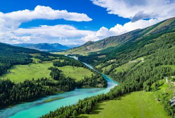 阿勒泰-喀纳斯，解锁北疆至美风光【10小时VIP服务，丰富的文化体验，仙境般的自然景观。】
