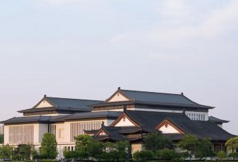 浙江大学一日游【在校学生讲解+学习经验交流分享】【[学术启蒙·助力成长] 特别适合亲子家庭！沉浸于浓厚的科研与学习氛围中，激发青少年对高等学府的向往】