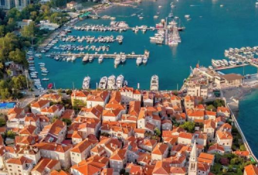 多瑙河畔古堡与古迹探寻|贝尔格莱德+斯梅代雷沃城堡+银湖【[斯梅代雷沃城堡]是塞尔维亚最后一个中世纪首都，如今是多瑙河岸上樶大的城堡之一。城堡规模宏大】