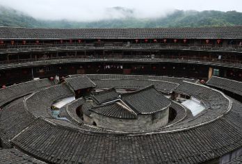 福建土楼王景区+南靖云水谣景区一日游「包车游」「纯玩团」【《深度体验》赠送土楼之光可登楼全景拍照看土楼前身今世/体验客家传统习俗文化|包车游|一单一团】