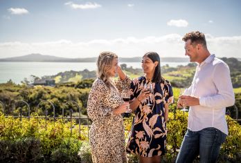 新西兰奥克兰激流岛怀赫科岛一日游(含美食美酒+渡轮+巴士票）【乘坐往返轮渡+随上随下巴士】