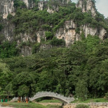 广西贵港老街+东湖+平天山森林公园+南山寺一日游可中英文服务