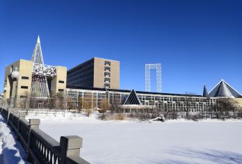 加拿大渥太华战争博物馆+拜沃德市场+国会山+里多运河一日游【精品包车，私享空间，上门接送，轻松出行】