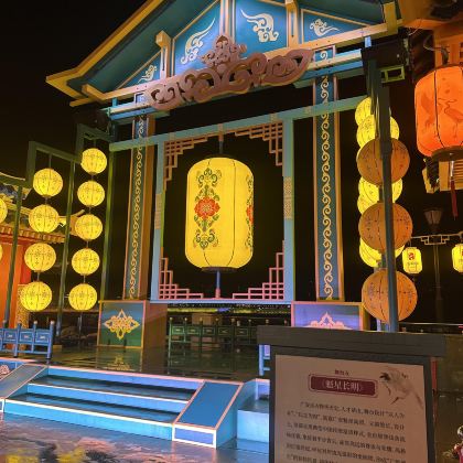 四川广安不夜城+华蓥山+白塔公园包车一日游英文服务