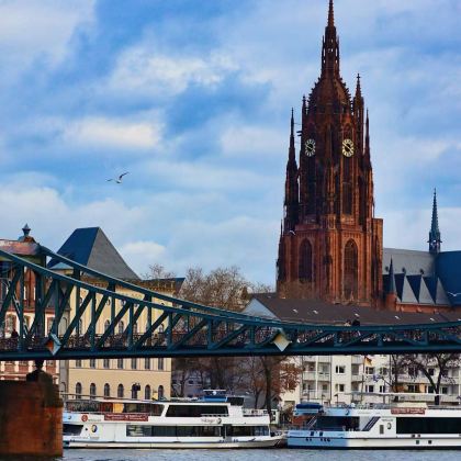 法兰克福机场-市区：接机/送机单程包车服务【中文包车】