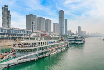 【2-8人拼小团】两坝一峡游船+三峡大坝+过葛洲坝船闸一日游【[出行无忧]臻选2至8人VIP拼小团出游，行程当天酒店/东站免费上门接送，安心出游！】