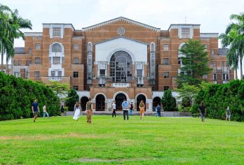 国立台湾大学+实践大学+辅仁大学一日游：台北大学巡礼【从学术殿堂走到五月天阿信的母校和天主教欧式学园，读书气息、文青感、美拍点、咖啡厅通通收编！】