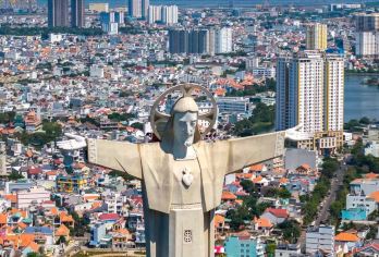 越南胡志明耶稣山+头顿教堂+头顿白亭+海滩漫步 包车一日游【越南小众经典景点，号称胡志明后花园，也称为东南亚小里约】