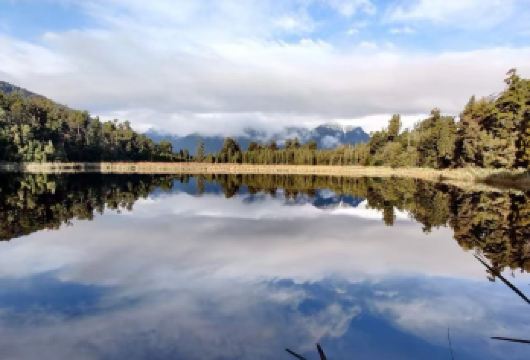 新西兰皇后镇米尔福德峡湾+米尔福德路【中文包车+12小时】【尊享一对一高端行程定制，豪华包车专属礼遇，专业旅行顾问24小时恭候垂询。】