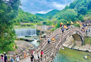 福建莆田九鲤湖+南少林寺+兴化府+绶溪公园一日游可英文服务【可提供英文及小语种导游服务-往返接送-可选导游-可代订门票】