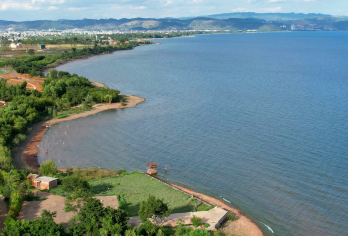 昆明往返抚仙湖北岸+月亮湾湿地+孤山/䘵充风景区包车1日游【品质出游】