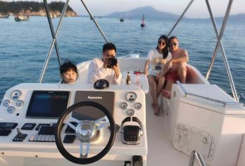 石梅湾加井岛游艇帆船旅游中心一日游【万宁加井岛帆船游艇包船】【[项目丰富]自由浮潜/摩托艇/香蕉船/激情冲浪/围餐/小众赶海…】