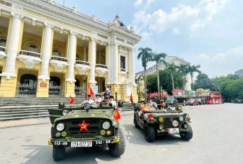 河内吉普车全日游【全天日游（8:00-16:00，最多 6 人）：结合河内和红河三角洲的美食、历史和隐藏的宝石。 主要站点：歌剧院、胡志明陵、香蕉岛、万年寺、稻田、安阳王寺、水果农场、鸡蛋咖啡。 详情：英语导游，含午餐，无室内景点，24小时内免费取消，风雨无阻】
