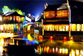 【乌镇】东栅+西栅夜游一日游【优选行程 畅游地标景点，寻国家宝藏，赏世界文化遗产，漫游古街感受此座老城慢时光。】