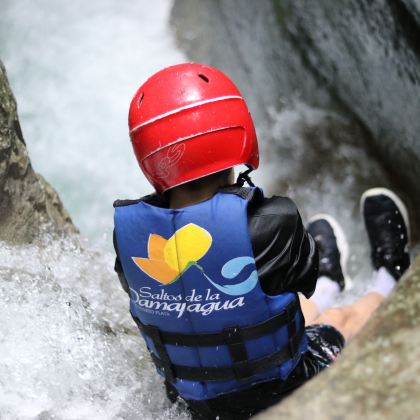 普拉塔港探险组合：滑索树冠探险与Damajagua瀑布