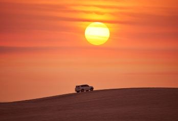 卡塔尔多哈沙漠内海冲沙半日游【接送，骑骆驼，滑沙板，鹰拍照】【看世界上唯二的沙漠内海】